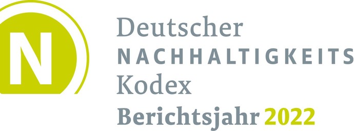 Grafik mit hellgrauem Schriftzug "Deutscher Nachhaltigkeitskodex, Berichtsjahr 2022", links, hellgrüne halbkreisförmige Grafik